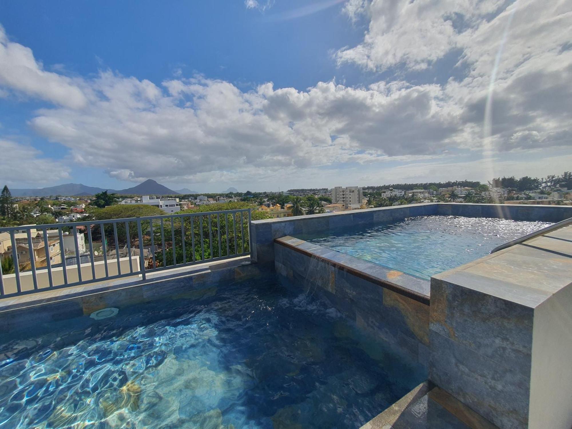 Luxury Retreat At Aqua Breeze Apartment,